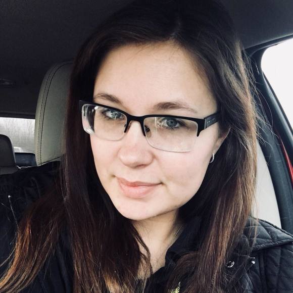 Meet your Posher, Amanda - Picture 1 of 1